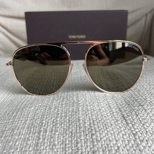 Tom Ford Aviator sunglasses in Gold.
